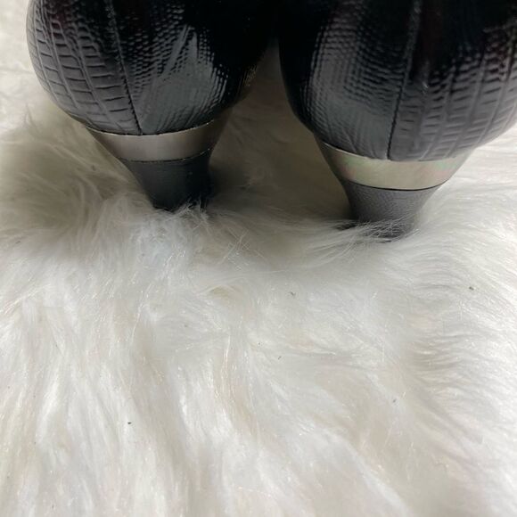 Pierre Dumas black reptile prints slip on 2” heels with gold tone accent SZ12M - Picture 3 of 10